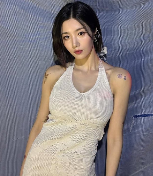 Kwon Eunbi enflamme les festivals universitaires avec sa silhouette parfaite