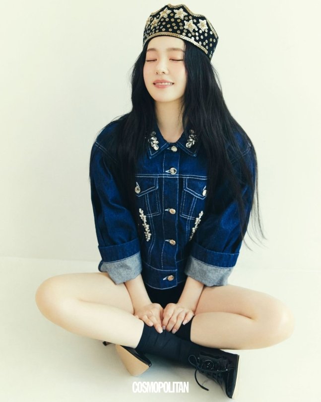 Irène de Red Velvet révèle sa séance photo estivale pour Cosmopolitan et dévoile les détails de son comeback avec Seulgi