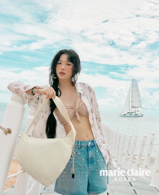 Red Velvet Seulgi, Audacieuse Mode Bikini Cover-up... Look Resort Pur et Onirique