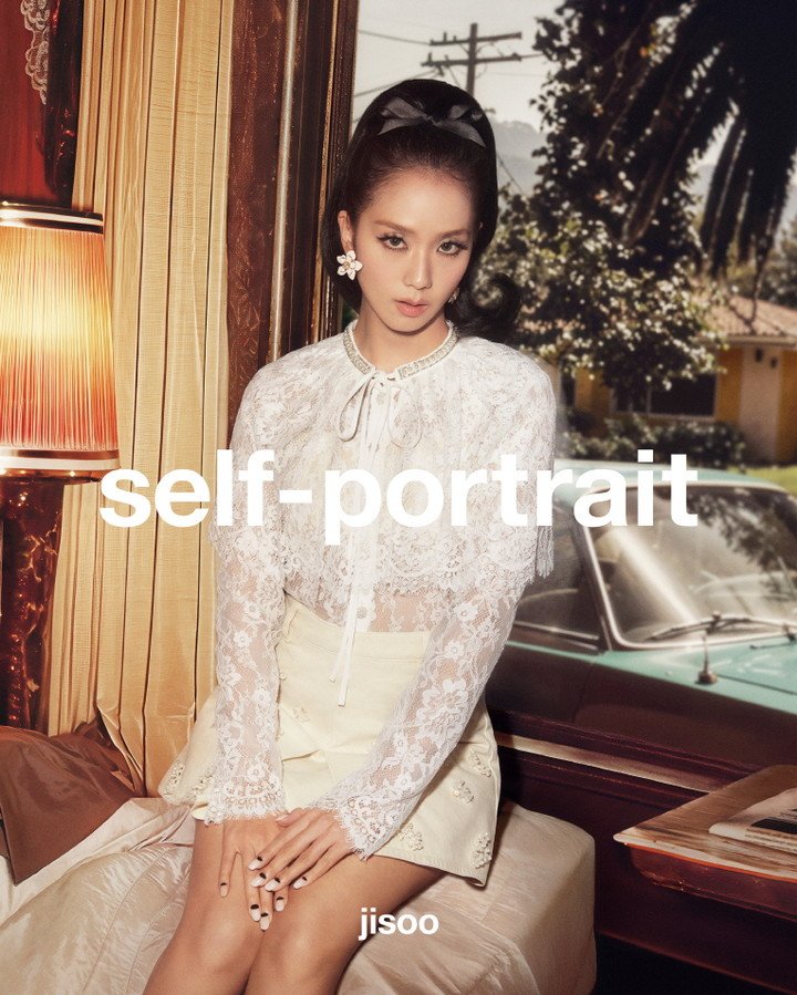 Self Portrait x Jisoo : Une campagne de rêve dévoilée
