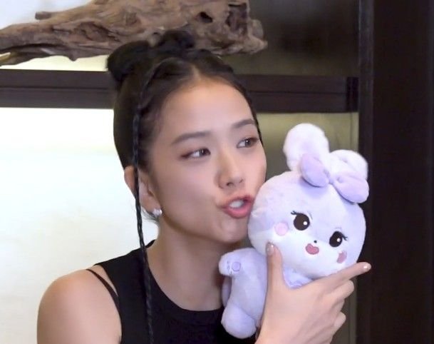 jisoo Lucky charm