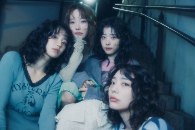 QWER photo promotionnelle nouvel album – QWER girl band K-pop 2025