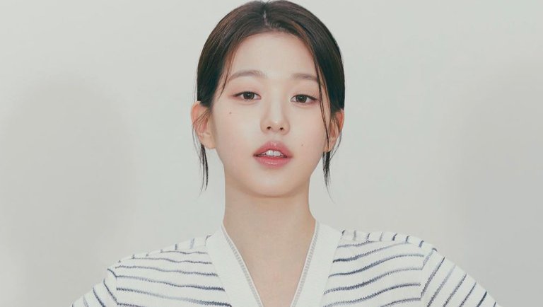 Jang Wonyoung (IVE)