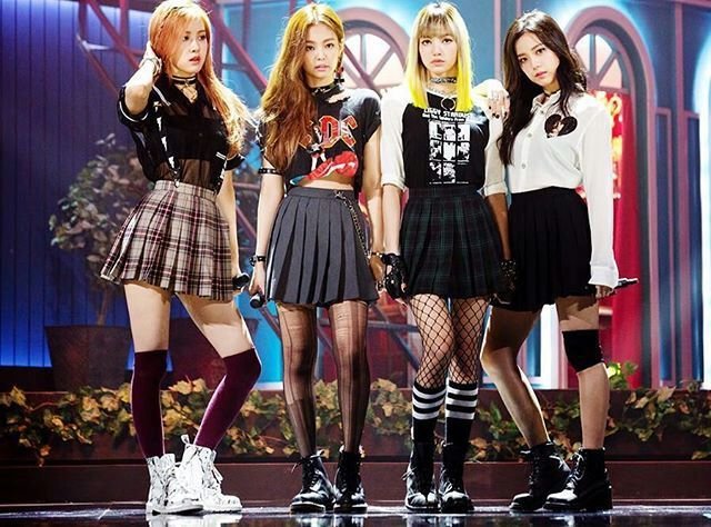 BLACKPINK – “BOOMBAYAH”