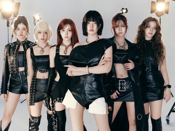 STAYC 'BEBE' Sélectionné par Billboard Parmi les Meilleurs Titres K-Pop de 2025