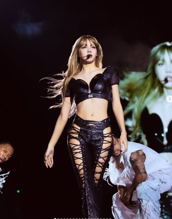 Lisa éblouit à LA : performance sexy et révélations exclusives lors du Blackpink World Tour
