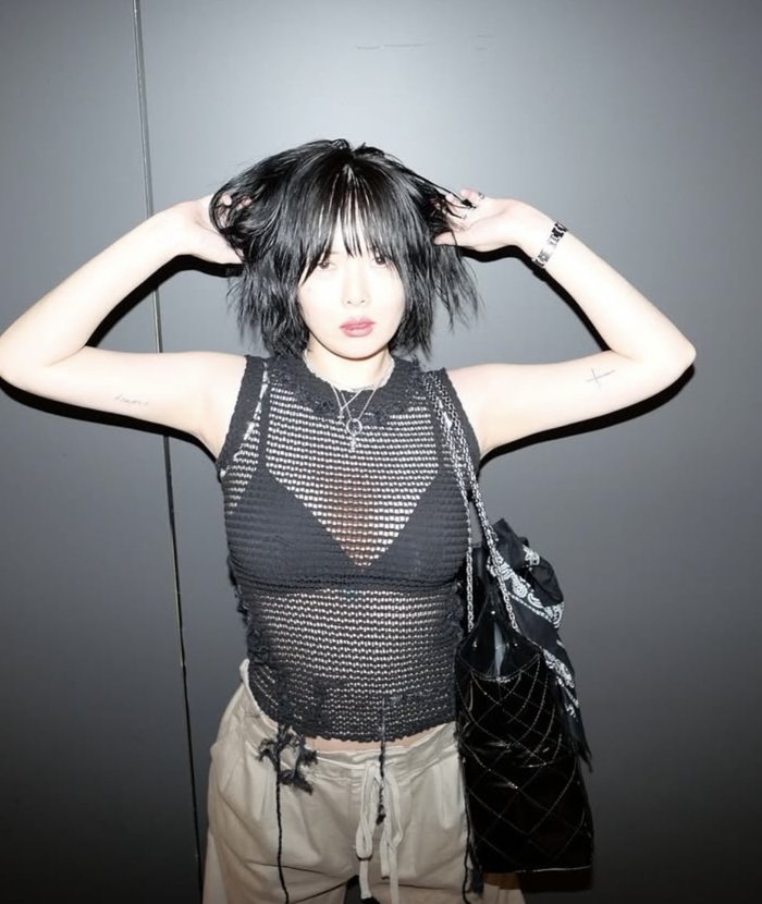 HyunA enflamme la toile avec un look transparent : la réponse parfaite aux rumeurs de grossesse
