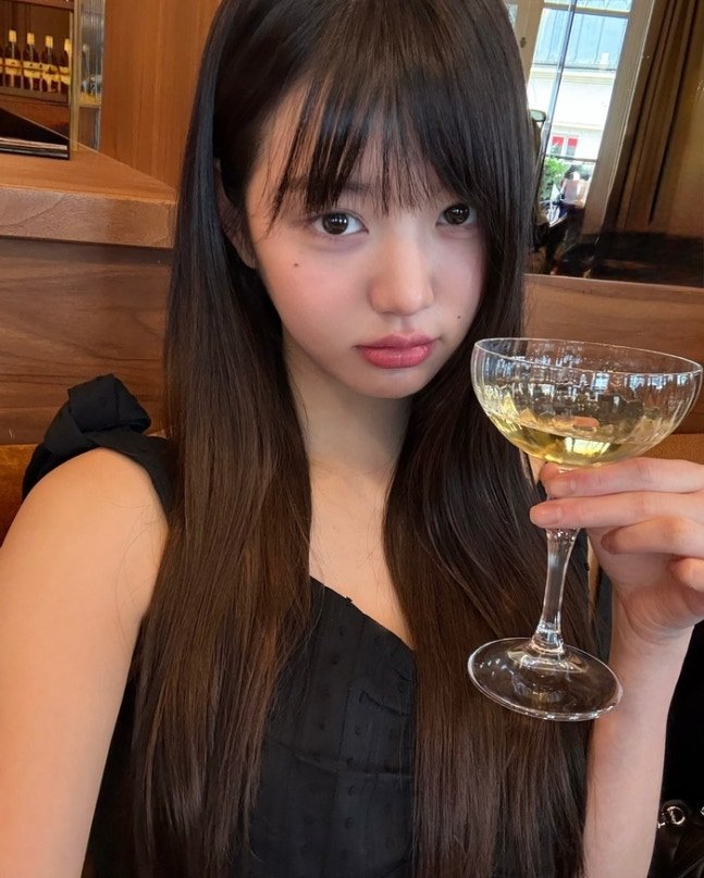 Jang Wonyoung (IVE) : une élégance naturelle sans maquillage complet ni hot pants