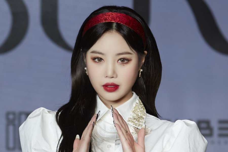 Comment les idols K-pop gèrent les critiques publiques et les haters